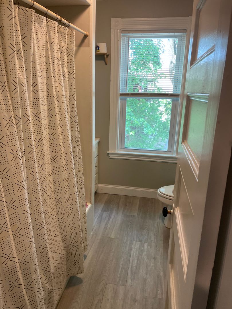 Huge 4 bed 3 bath Bi level unit near the Red Line and Commuter Rail in Quincy! – photo 1