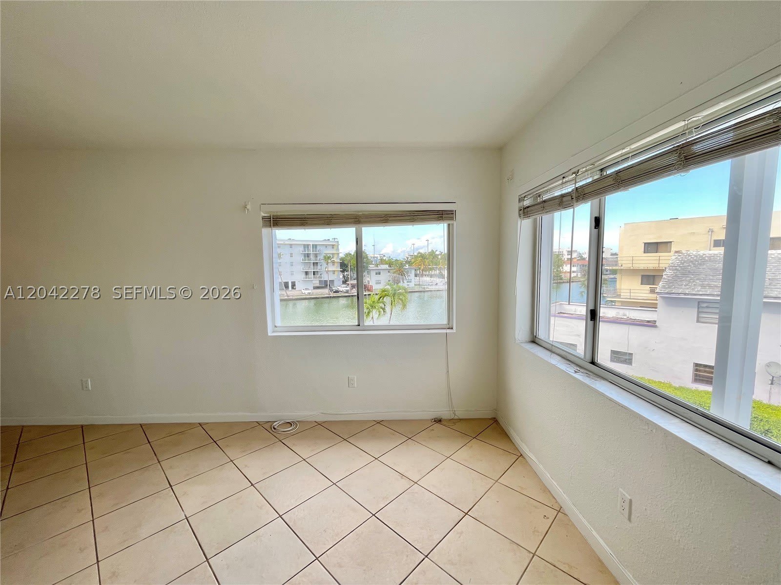 1185 Marseille Dr – photo 3