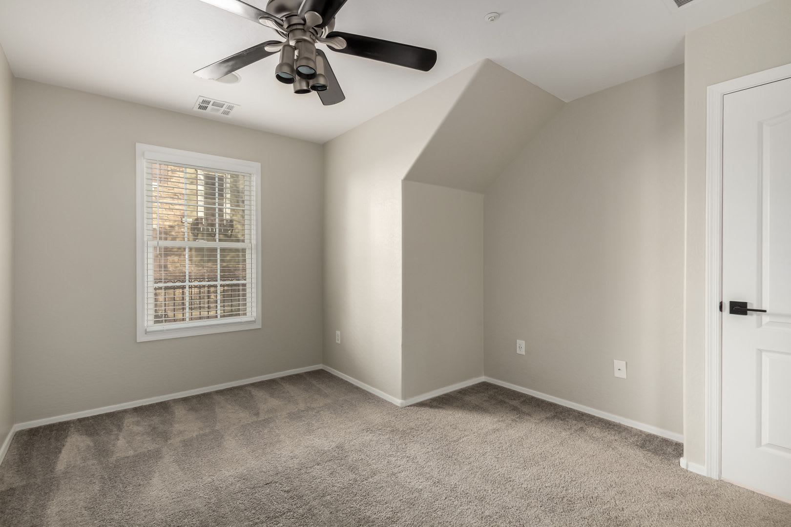 3 Bed, 2 Bath in Gated Val Vista Classic – photo 5