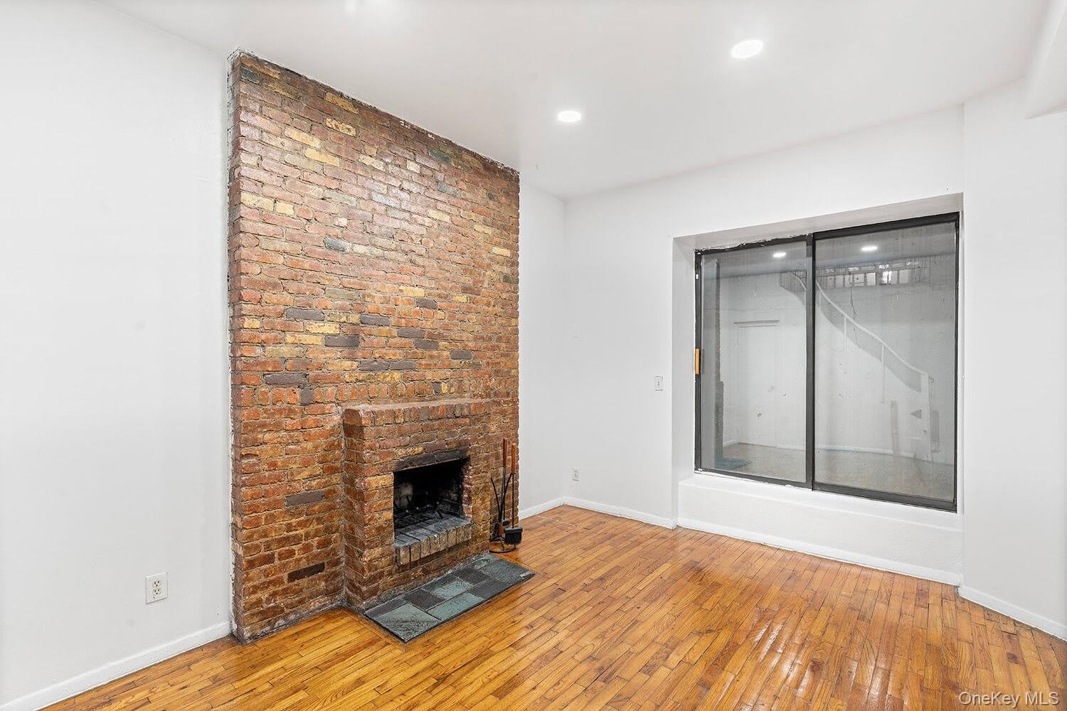 160 E 26TH Street – photo 4