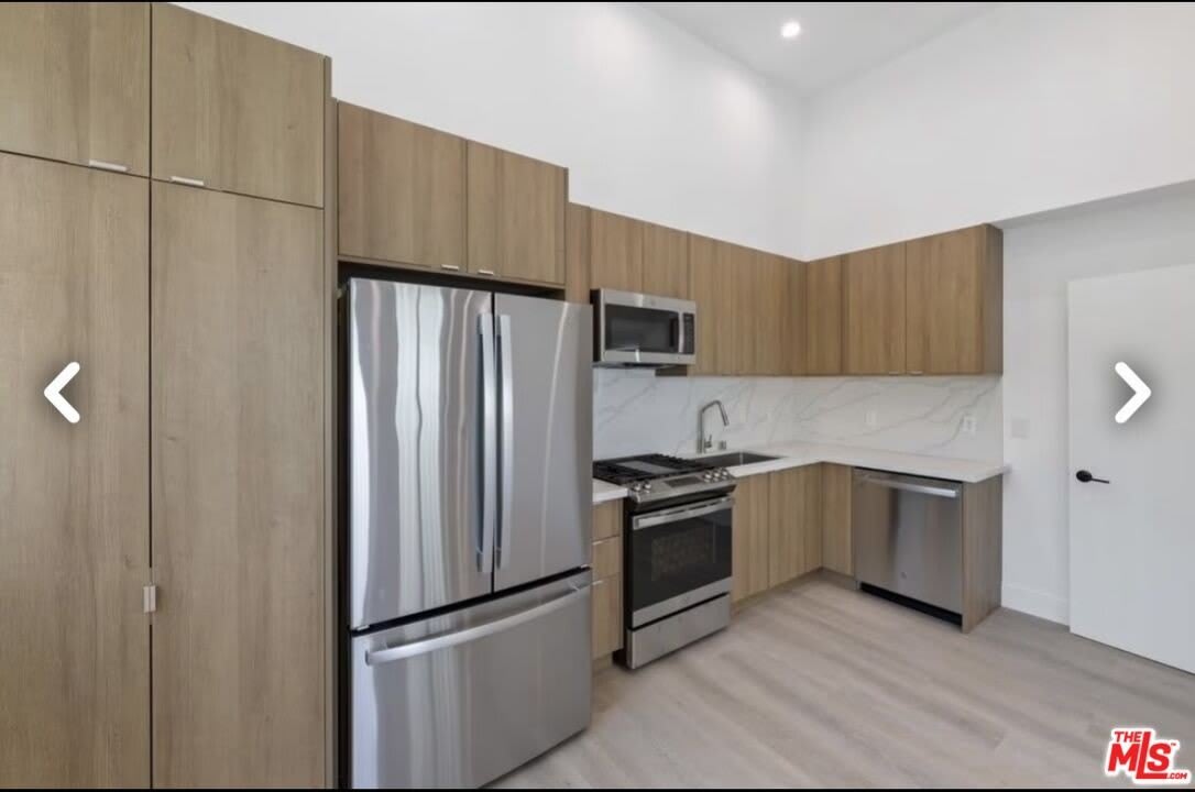 4810 1 2 Mascot St – photo 3