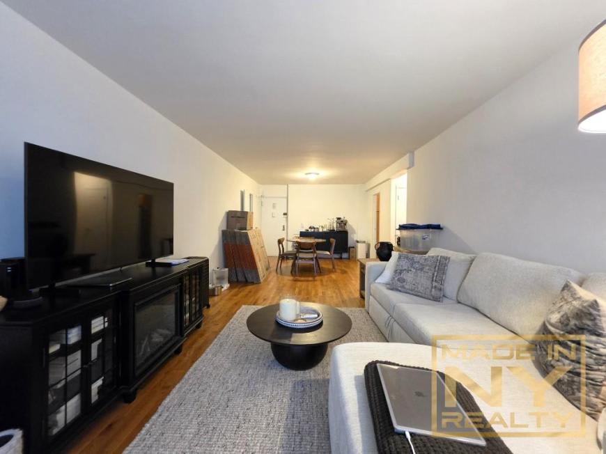 327 West 30th St – photo 2