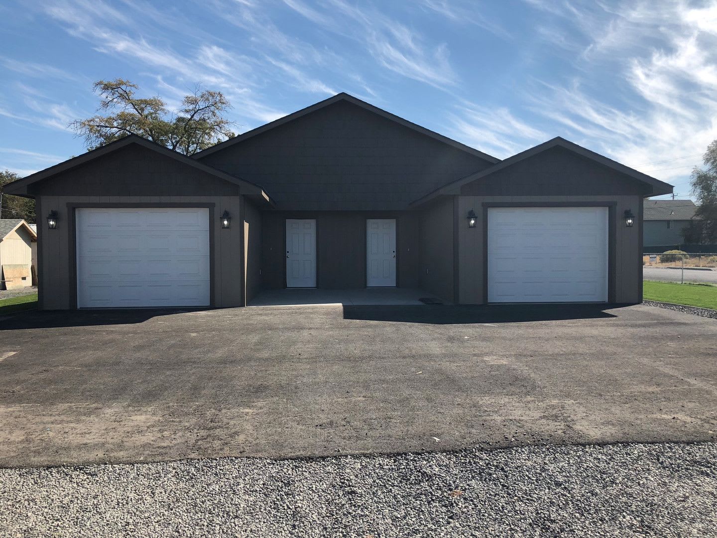 Spacious 2 Bedroom 2 Bathroom Duplex Ideal Location – photo 2