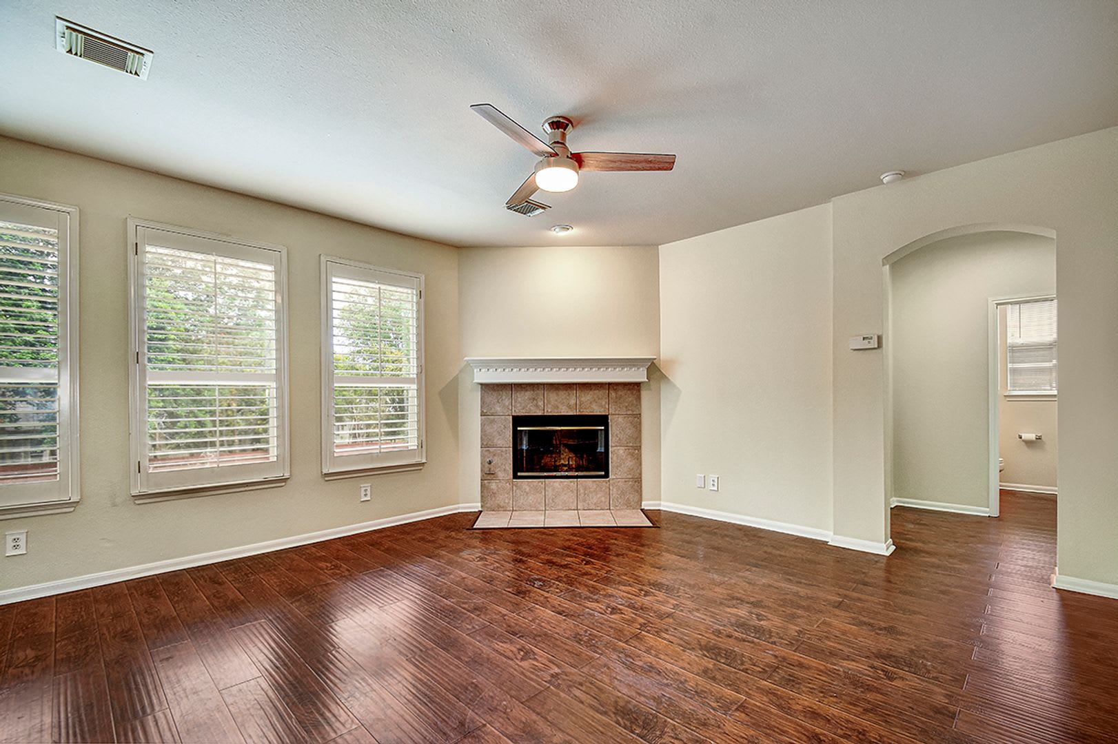 Beautiful And Impeccably Maintained Traditional Home Located In The Highly Desirable Waters At Canyon Springs Community – photo 3