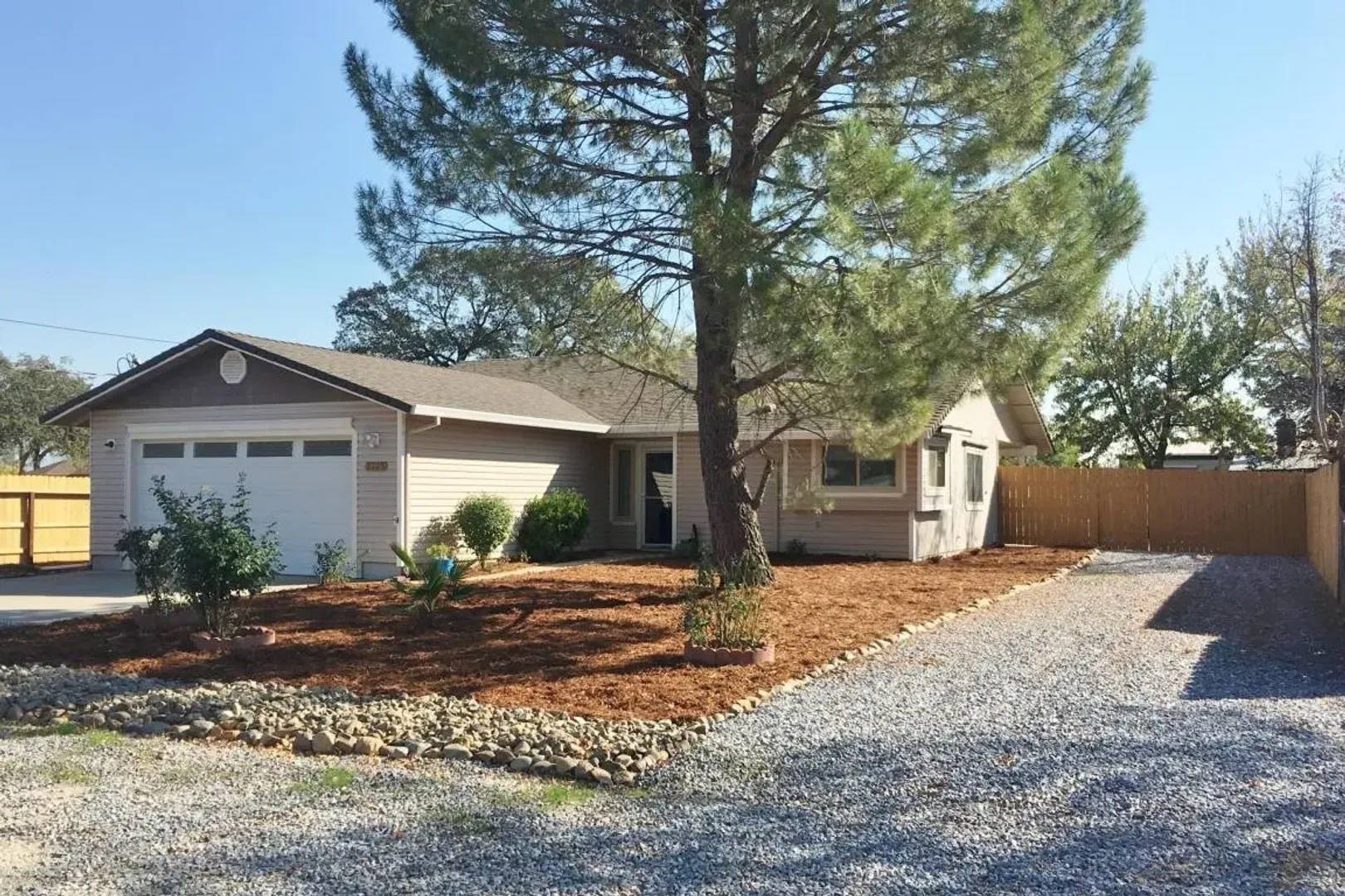 4 Bedroom home in North Redding – photo 3