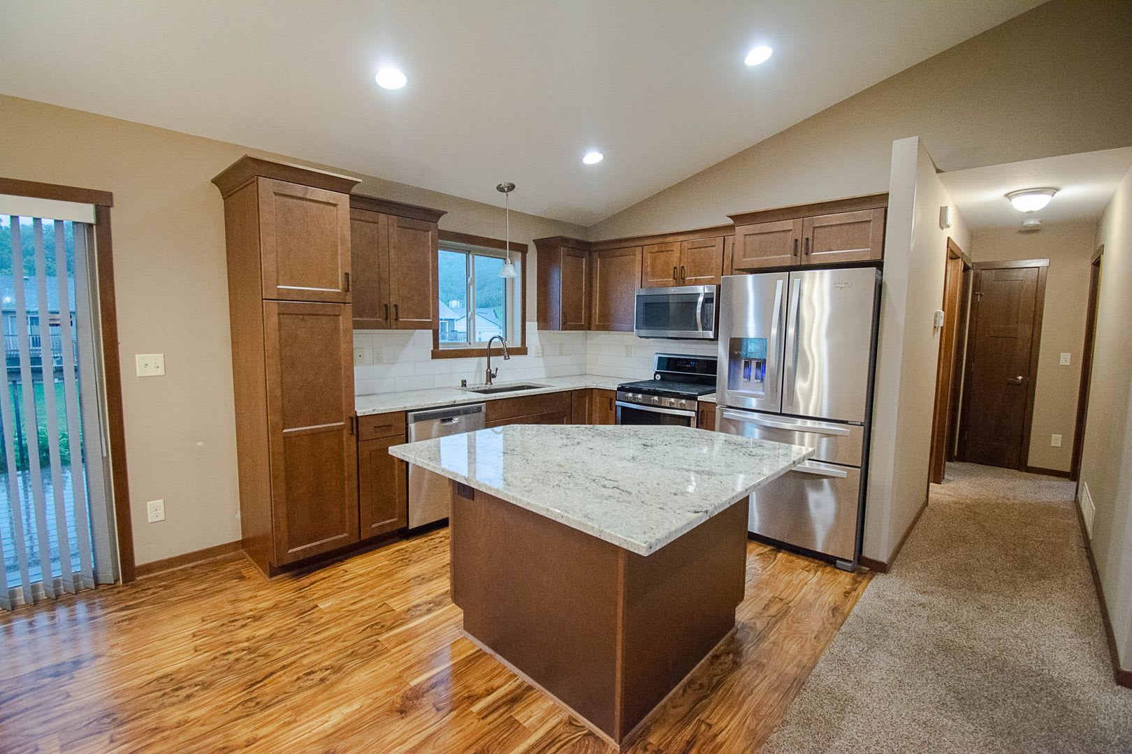 Beautiful And Spacious 4 Bedroom 3 Bath Available For Rent – photo 4