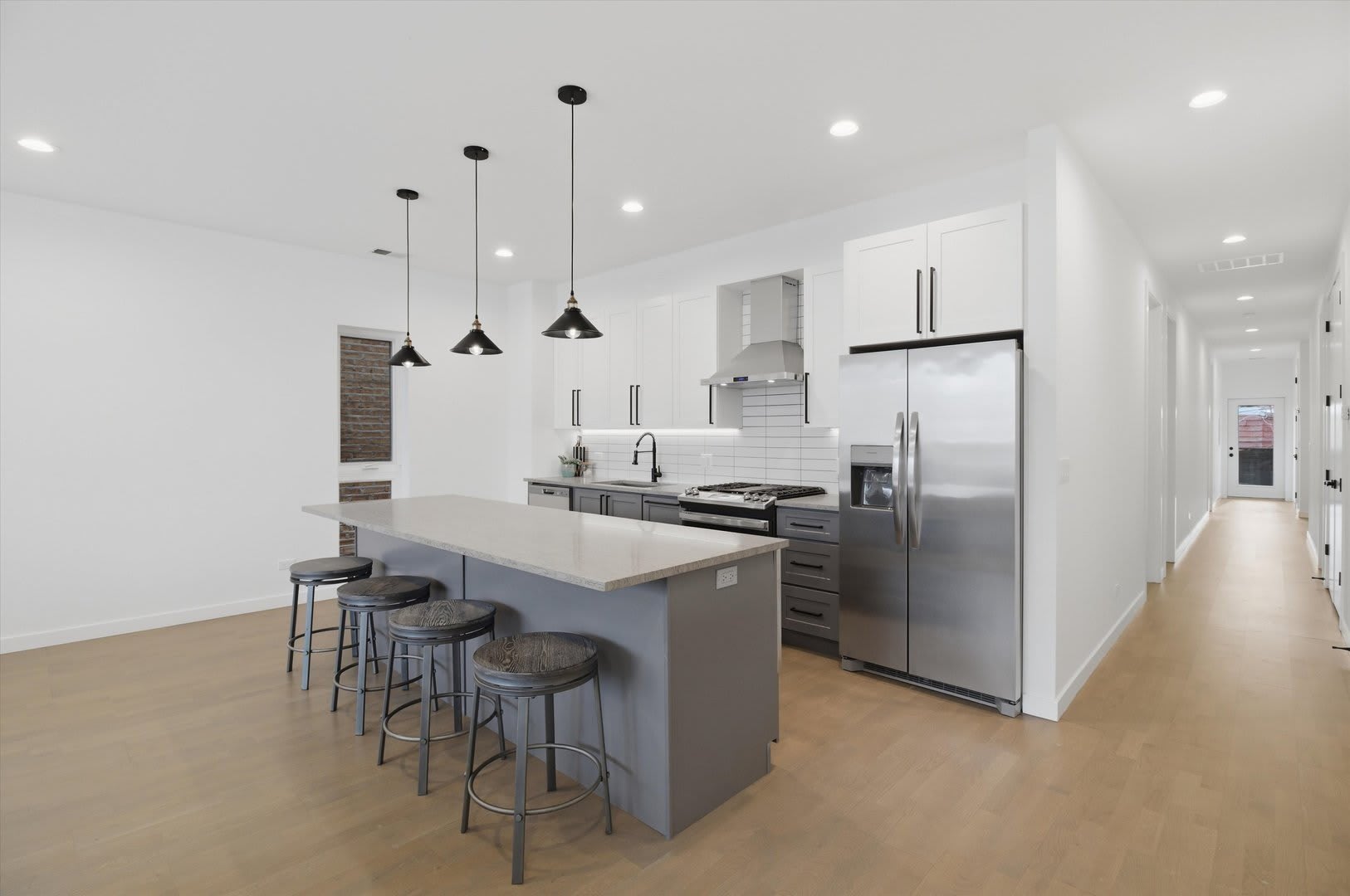 5824 N Lincoln Avenue – photo 2