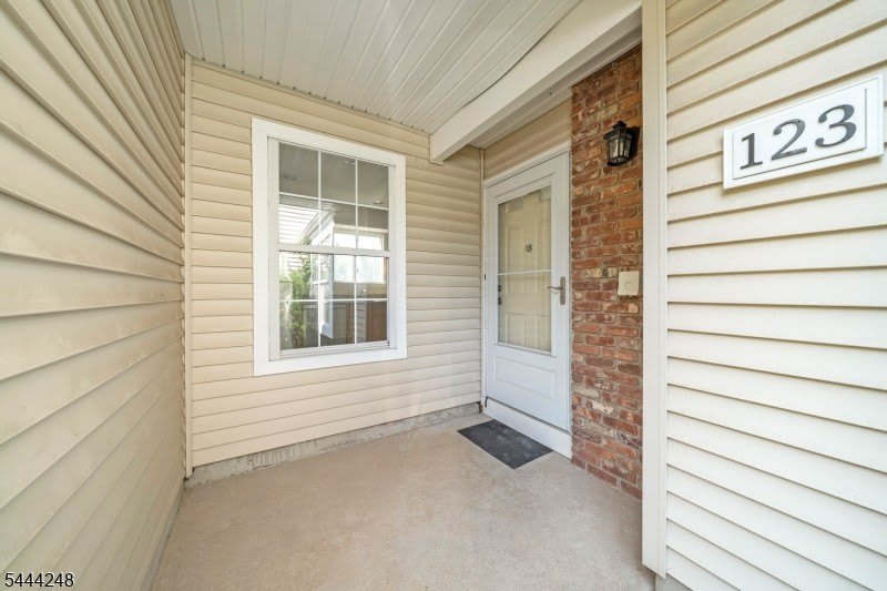 123 Harrow Dr – photo 4