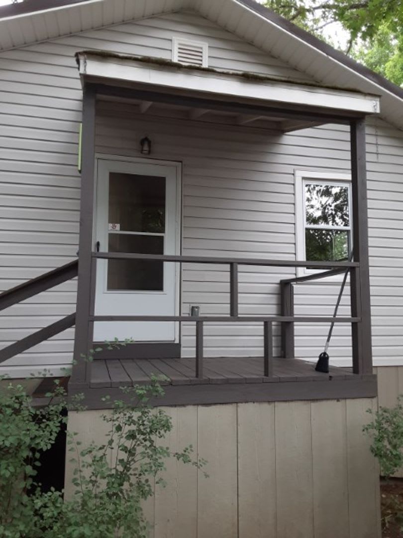 Move in Ready and Located in Oak Ridge – photo 2