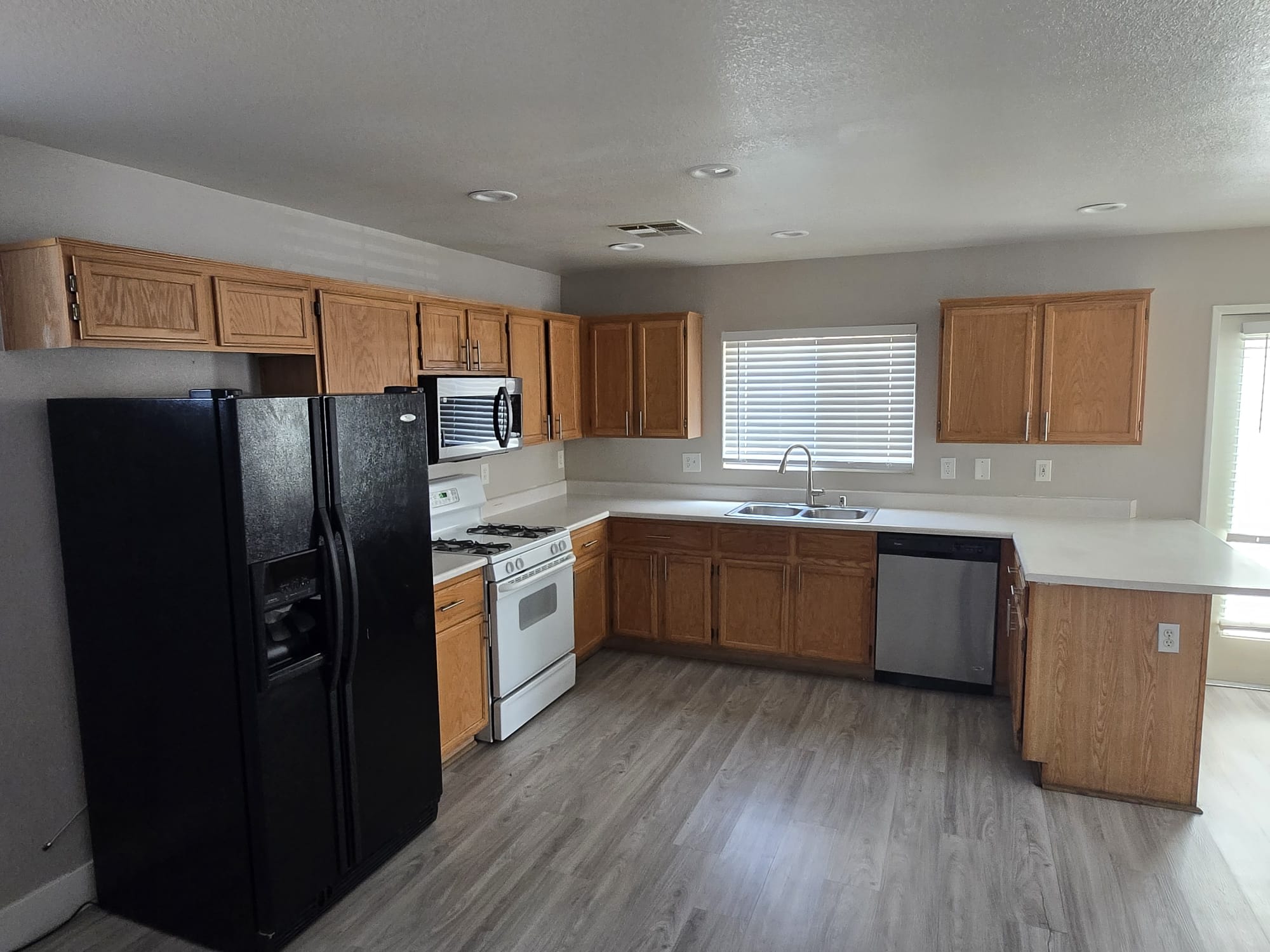 5270 Paradise Skies Avenue – photo 4