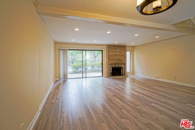 5760 OWENSMOUTH Ave – photo 3