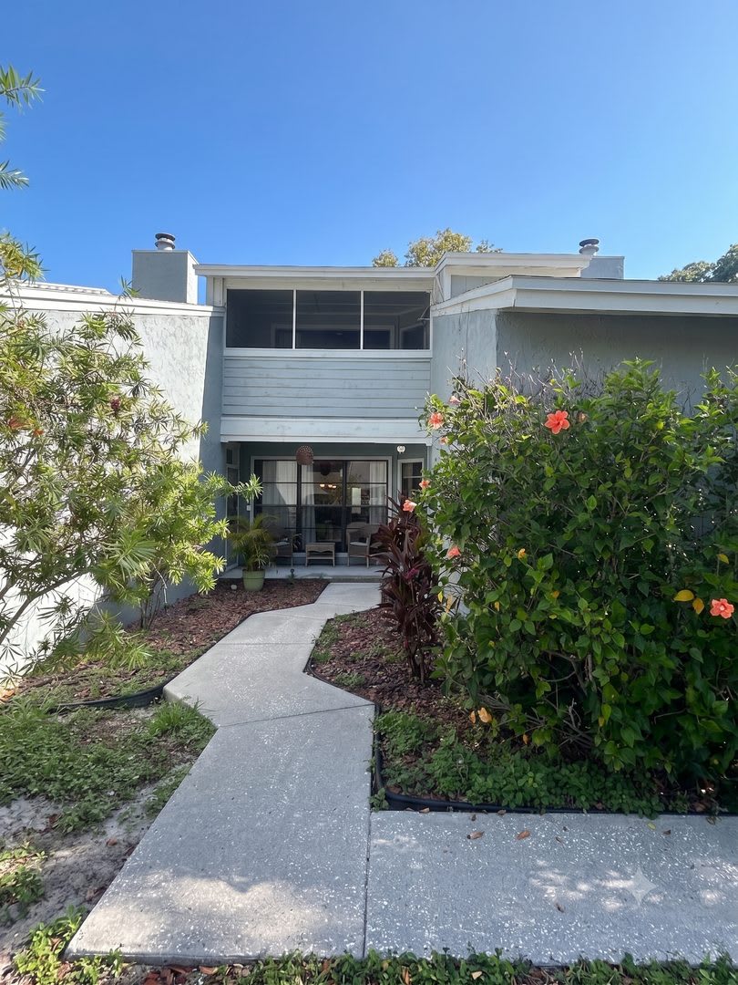 Beautifully Renovated 2 Bedroom, 2.5 Bathroom Townhome with Oversized Two-Car Garage in Tampa, FL – photo 2