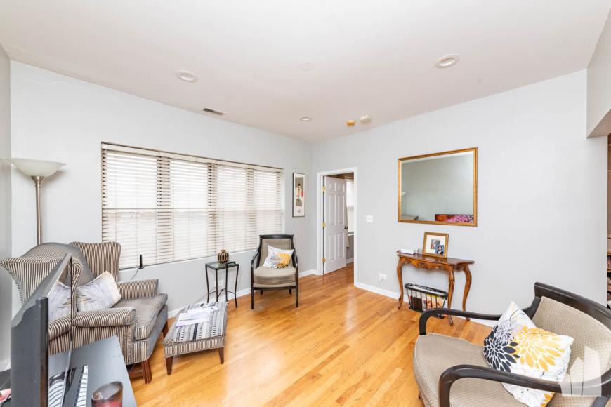 3906 West Belmont Ave – photo 2