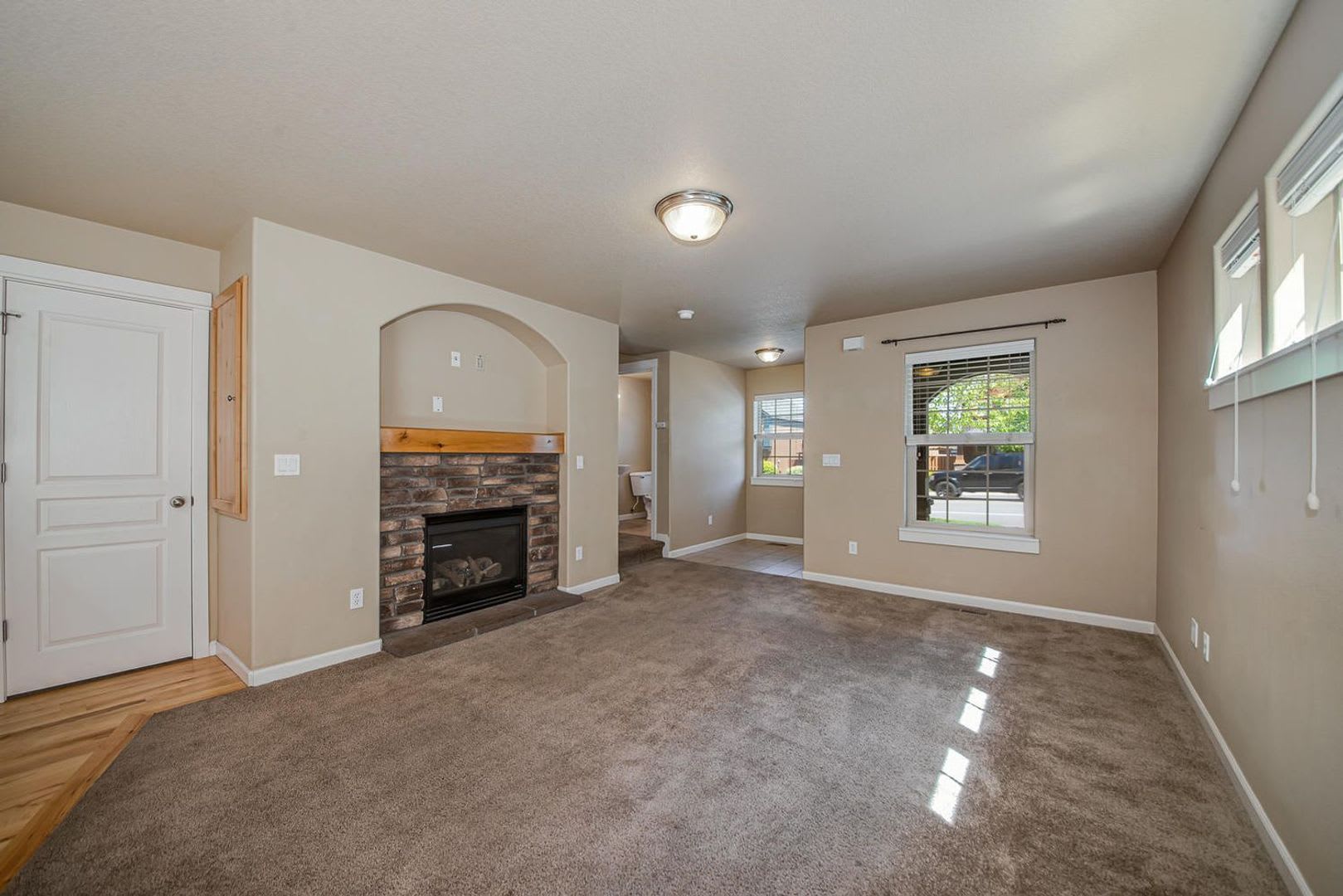 3BD/2.5BA Home with Central A/C & Fenced Yard in Bend! 20469 Brentwood Ave. – photo 4