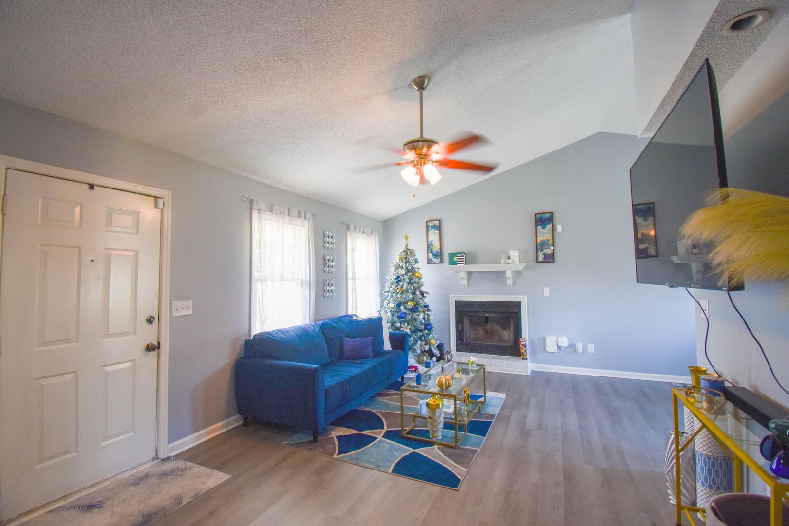 Coming Soon One Months Rent Free 3 Bedroom 2 Bathroom Pets Considered – photo 4