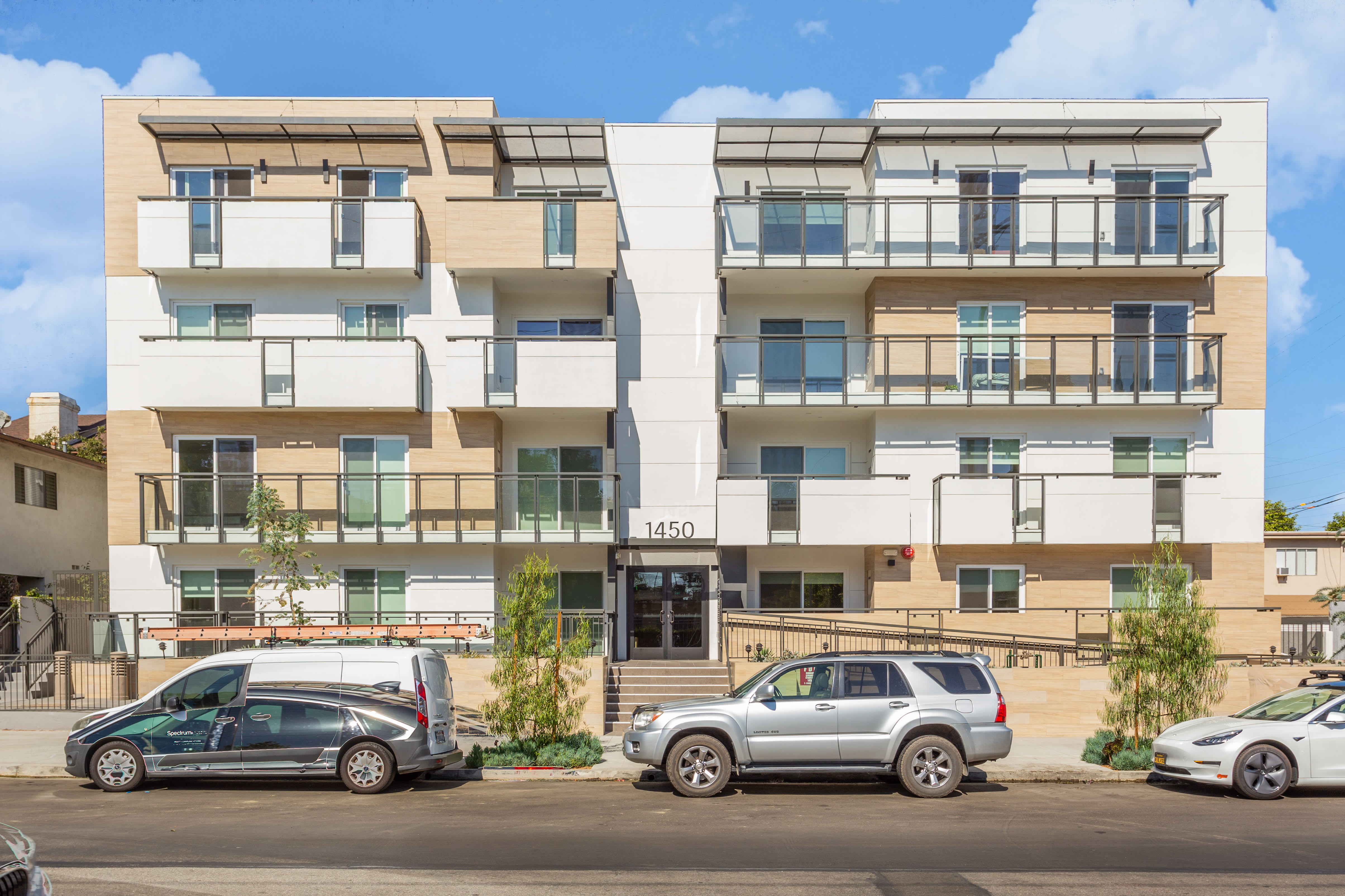 1450 S Barrington Ave – photo 1
