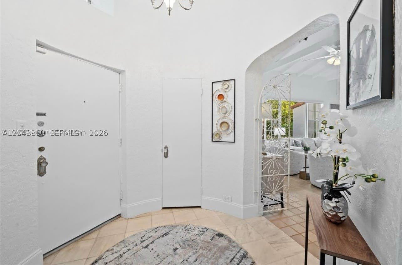 1056 Harrison St – photo 3