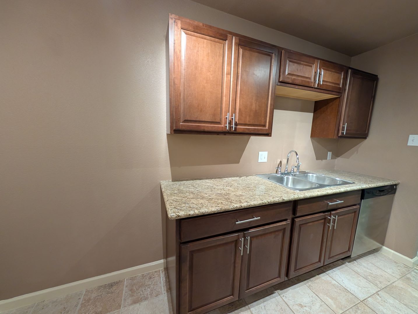 2 2 Condo On Lake Mcqueeny Waterfront Condos Boat Slip Fridge Washer Dryer Included Community Pool Seguin Isd – photo 5