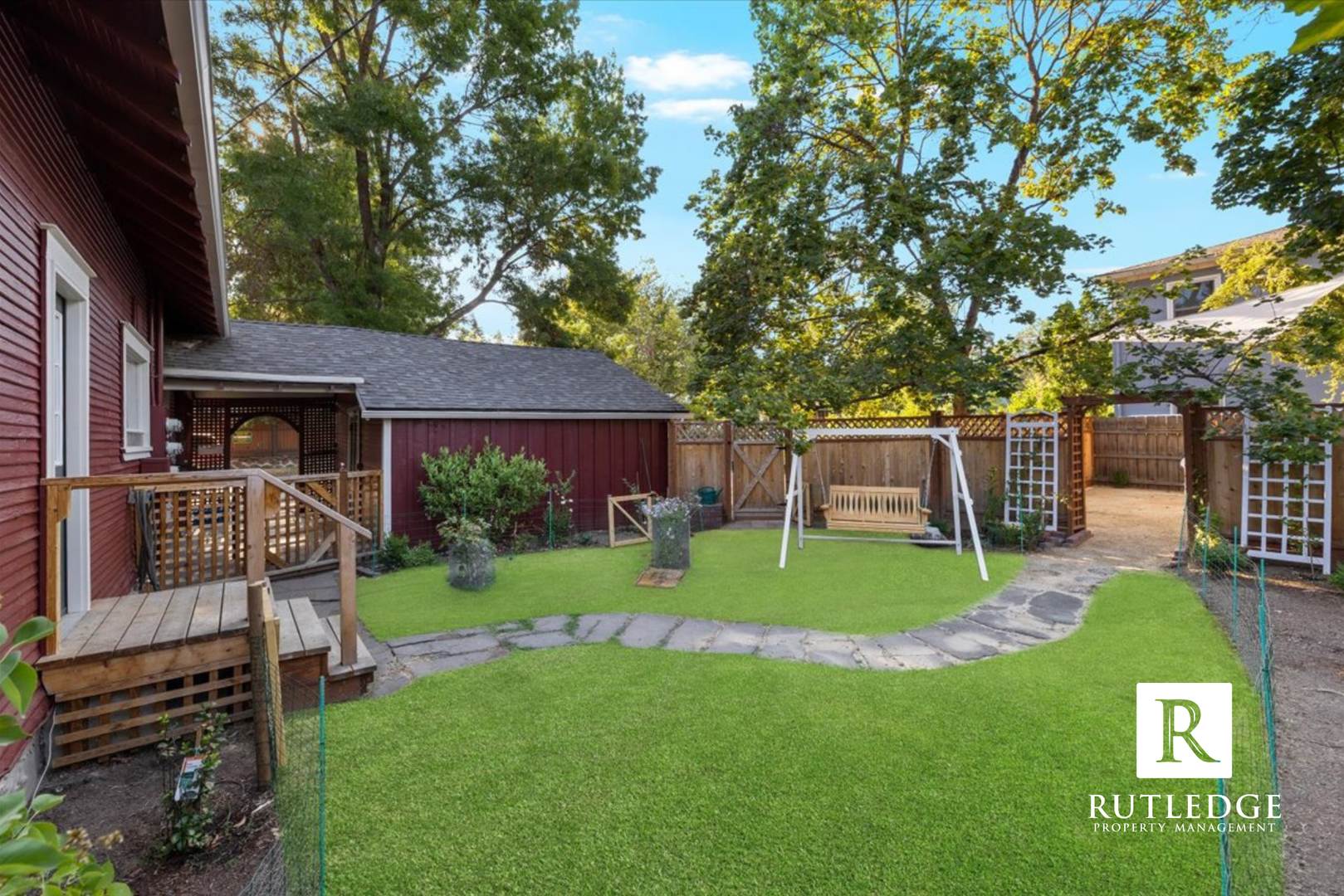 Charming Vintage 2 Bed / 1 Bath with Private Fenced Backyard ($500 OFF) – photo 2
