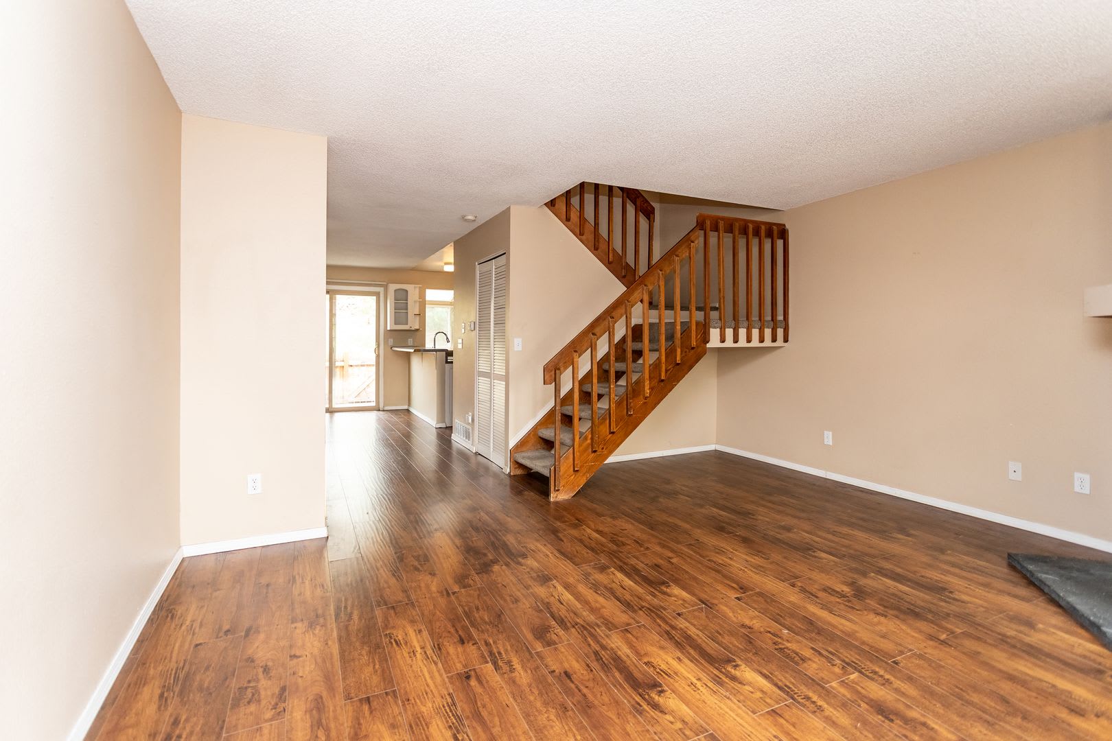Charming 2 BR/2BA Townhome in Prime Rockrimmon Location! – photo 3