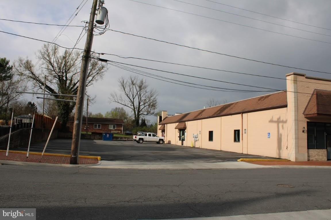 110 E HIGH Street – photo 4