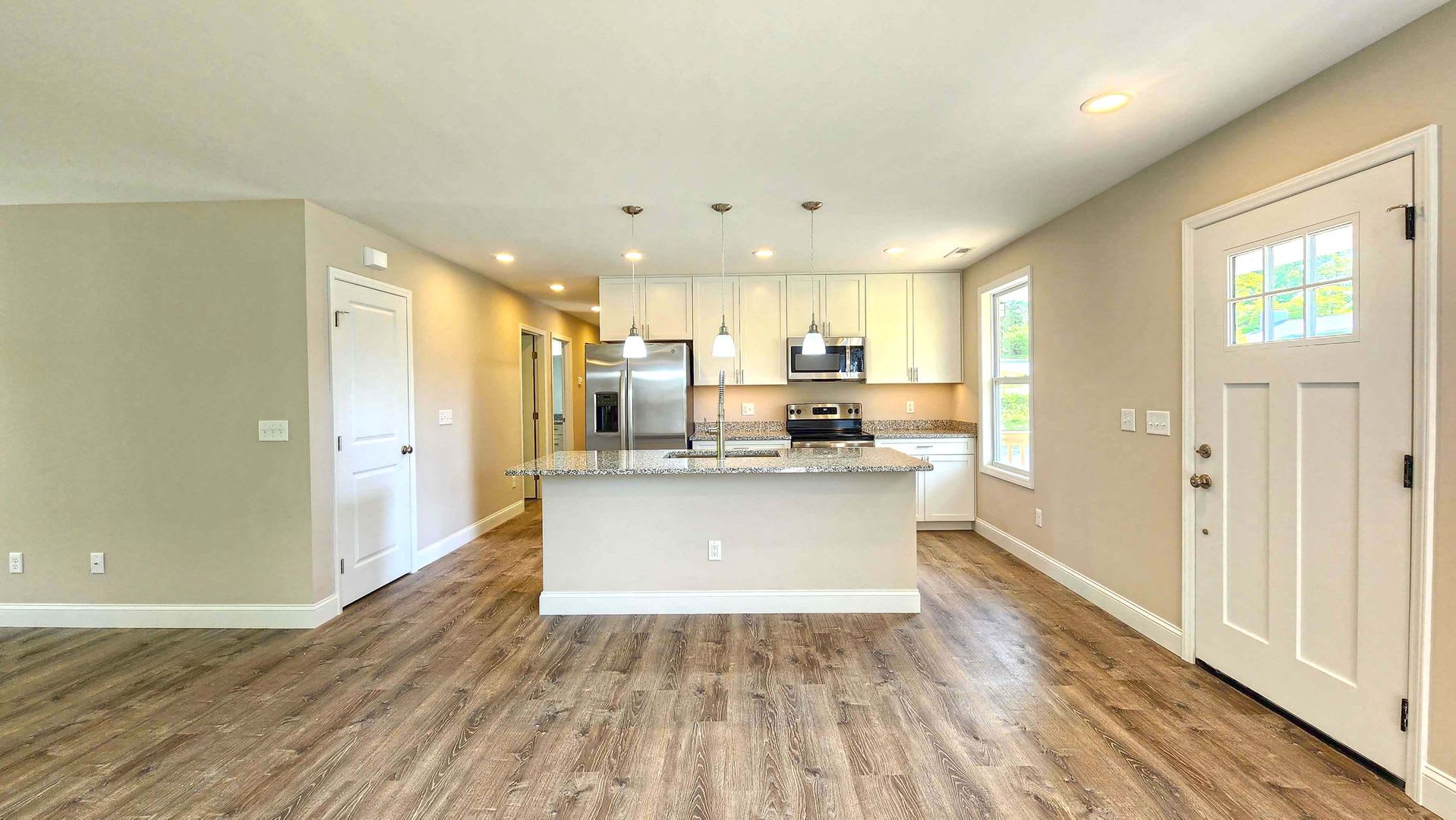 Lovely Newer Home – photo 3