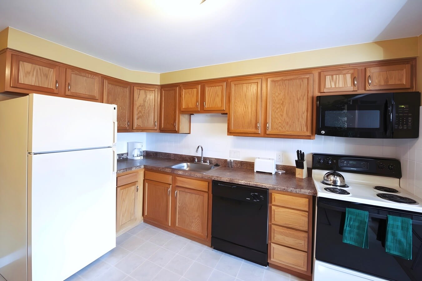 Hallmark Village Apartments – photo 4