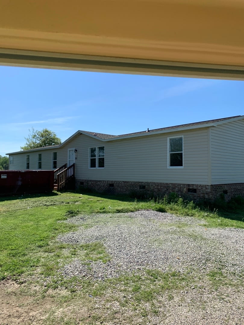 Large Four Bedroom house on nearly an acre – photo 5