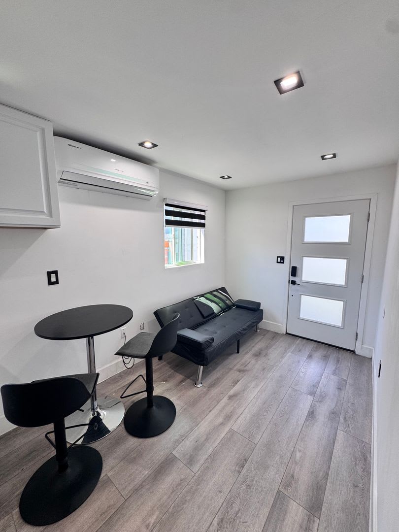 Beautifully Remodeled 1 Bed/1 Bath ADU – photo 3