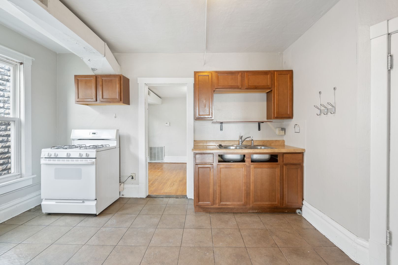 2020 College St – photo 2