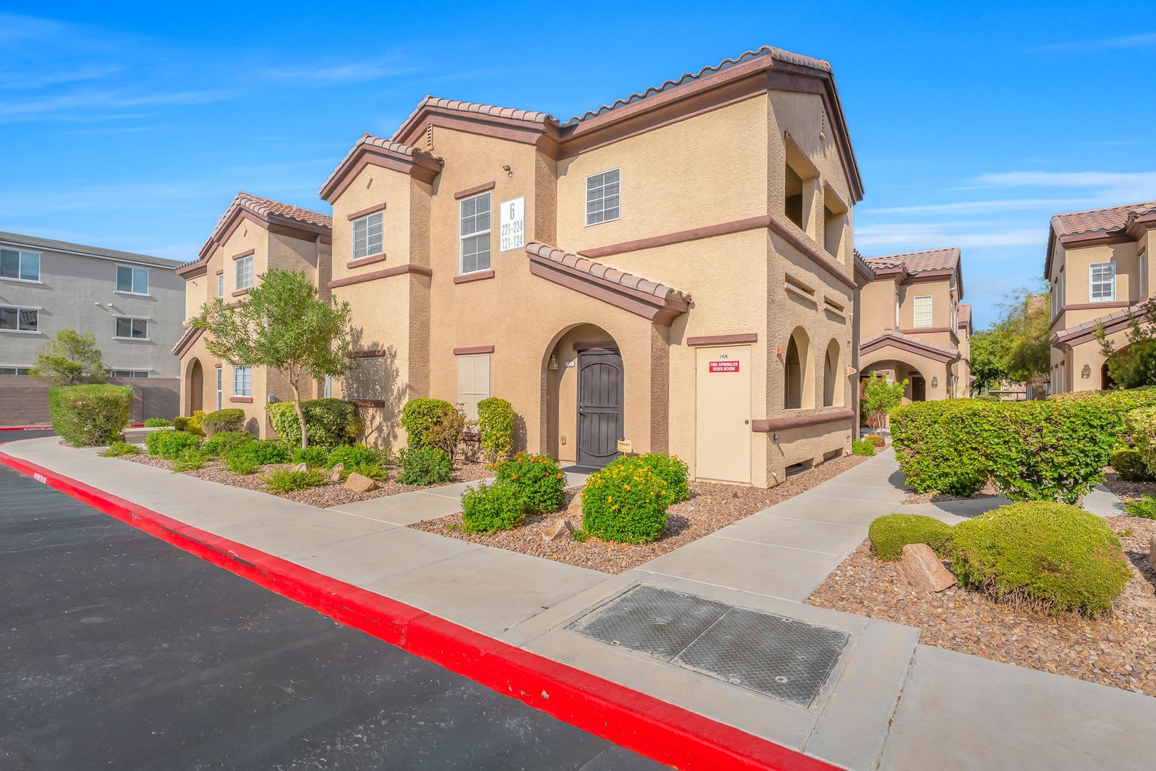 Spacious 3-Bedroom Condo in Gated Southwest Las Vegas Community! – photo 2