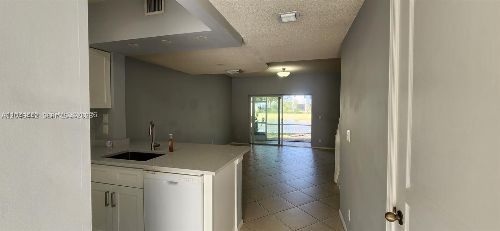 211 Mallory Ct – photo 2