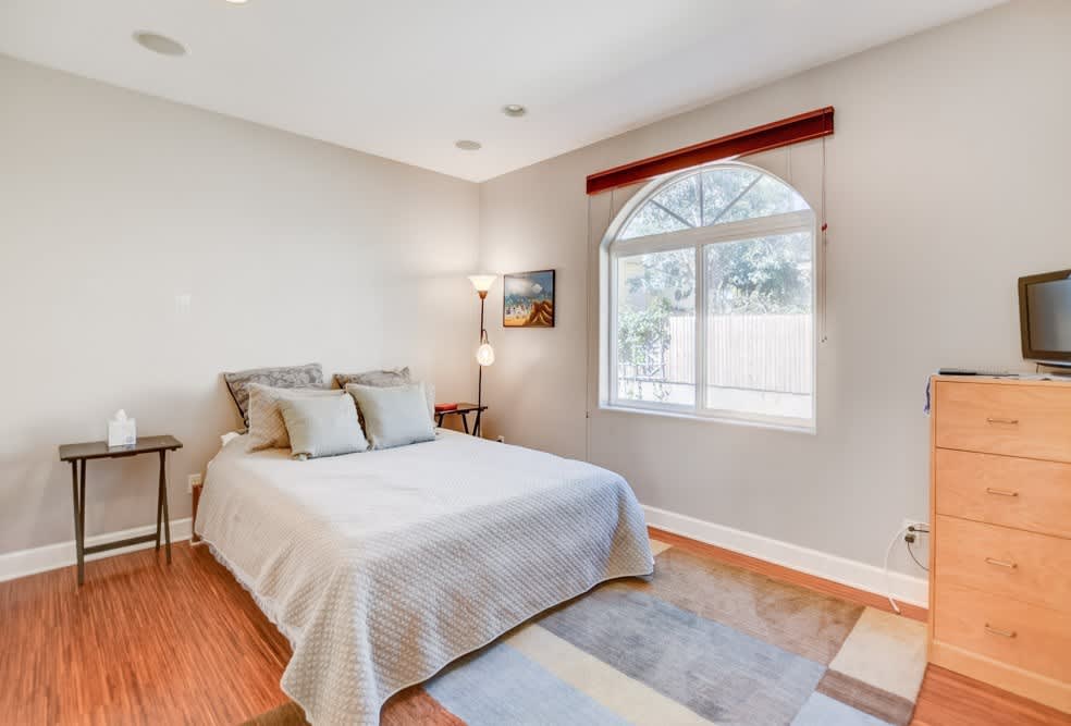 Harbor Views Double Attached Garage With Ev Charging Outlet Balconies Central Ac In Unit Washer Dryer – photo 4