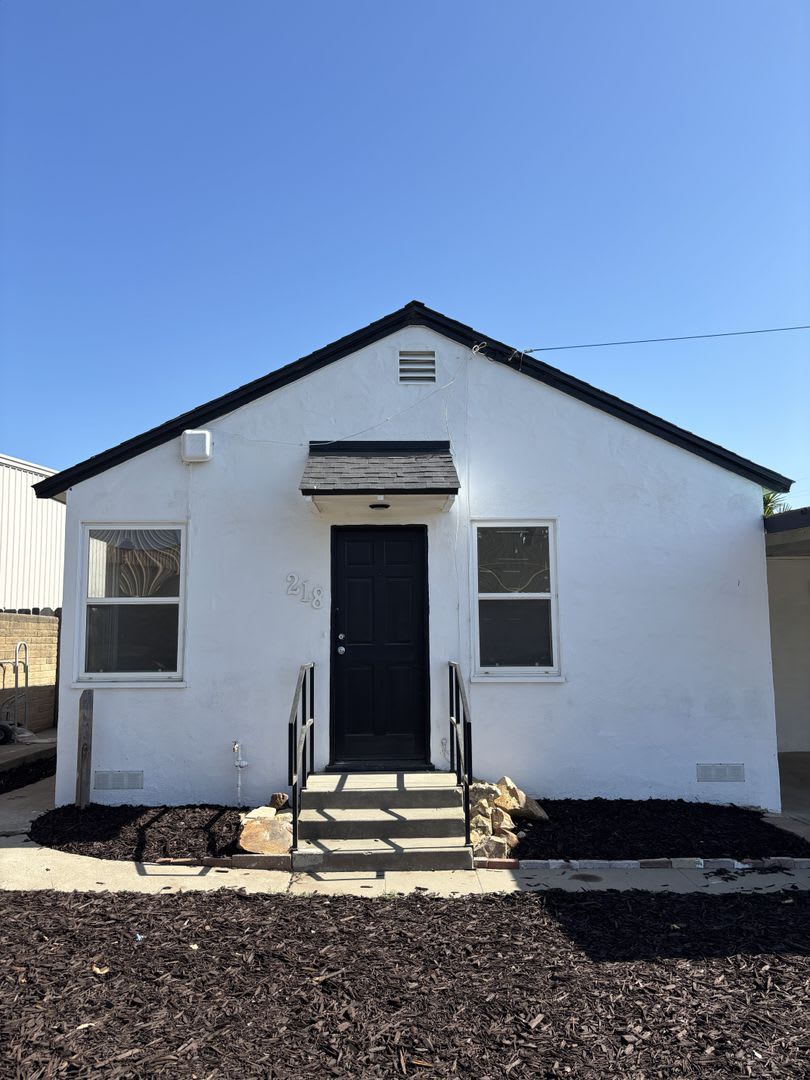 Available Now! Charming One Bedroom, One Bath House – photo 1