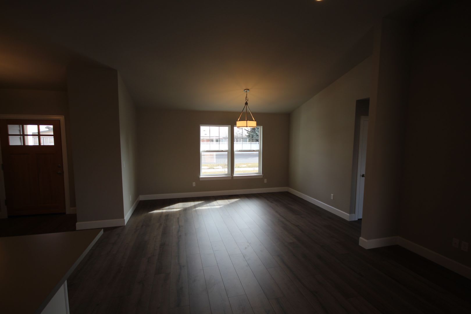 Redmond, 3 Bdrm, 2 Bath House, All Appliances, Gas Fireplace, Double Garage – photo 4