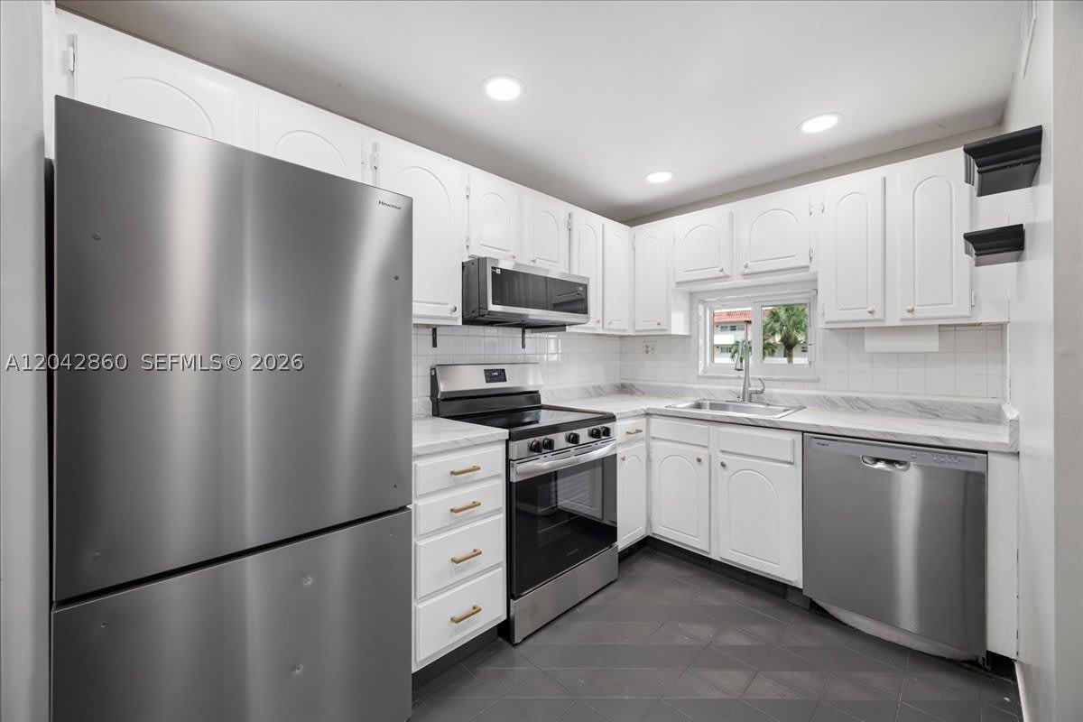 800 S Hollybrook Dr – photo 3