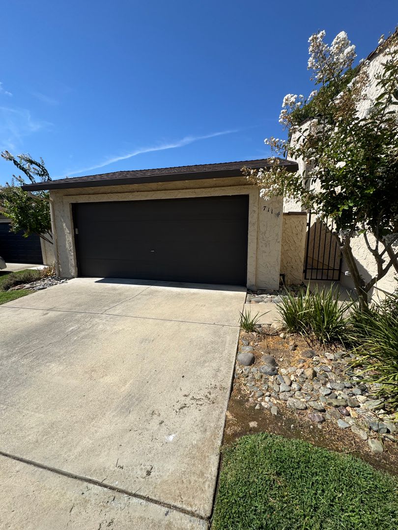 SPACIOUS 2 BED 2 BATH HOUSE IN THE TANGLEWOOD SUBDIVISION WITH ALL NEW FLOORING – photo 4