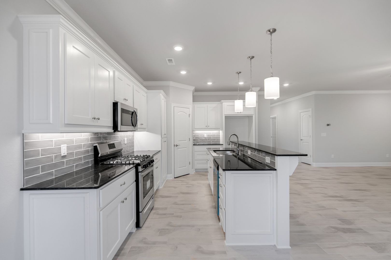 Move In Ready Blossom Hills Gem 4 Br Home With Premium Finishes – photo 3