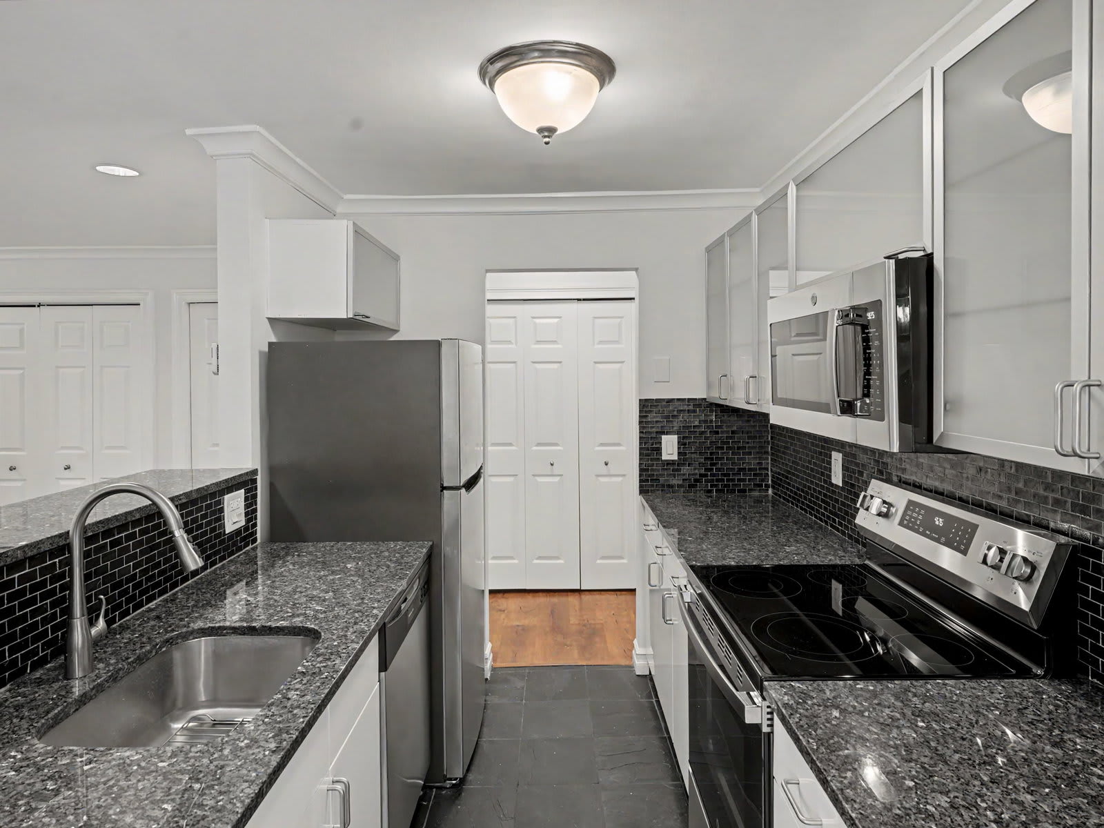 180 Glenbrook Road – photo 1