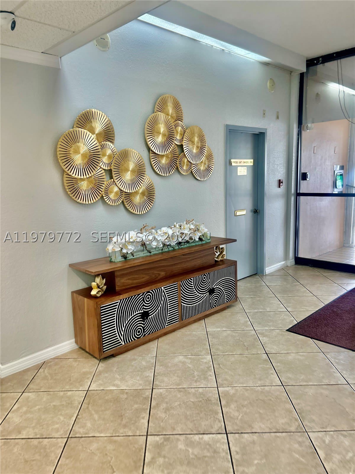 1200 Saint Charles Pl – photo 2
