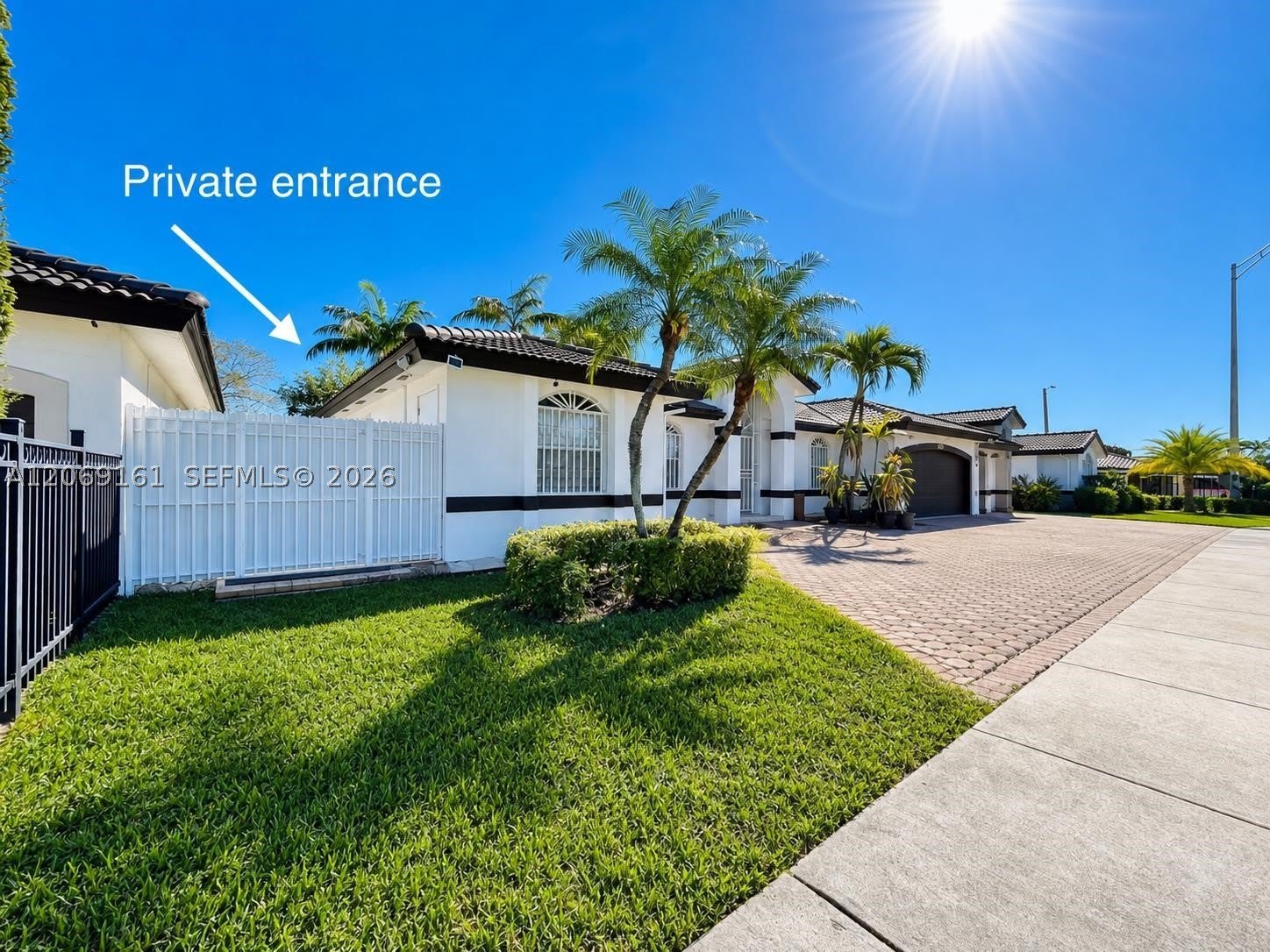 1063 SW 142nd Ave – photo 2
