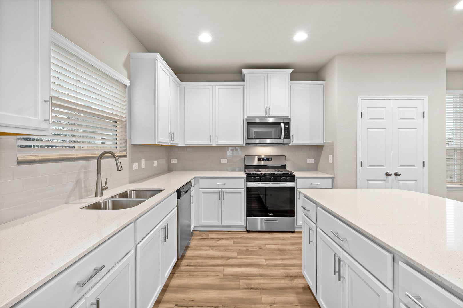 Beautiful 4Bd 3 5Ba Home Upstairs Bonus Room Faces Greenbelt In South Austin – photo 3