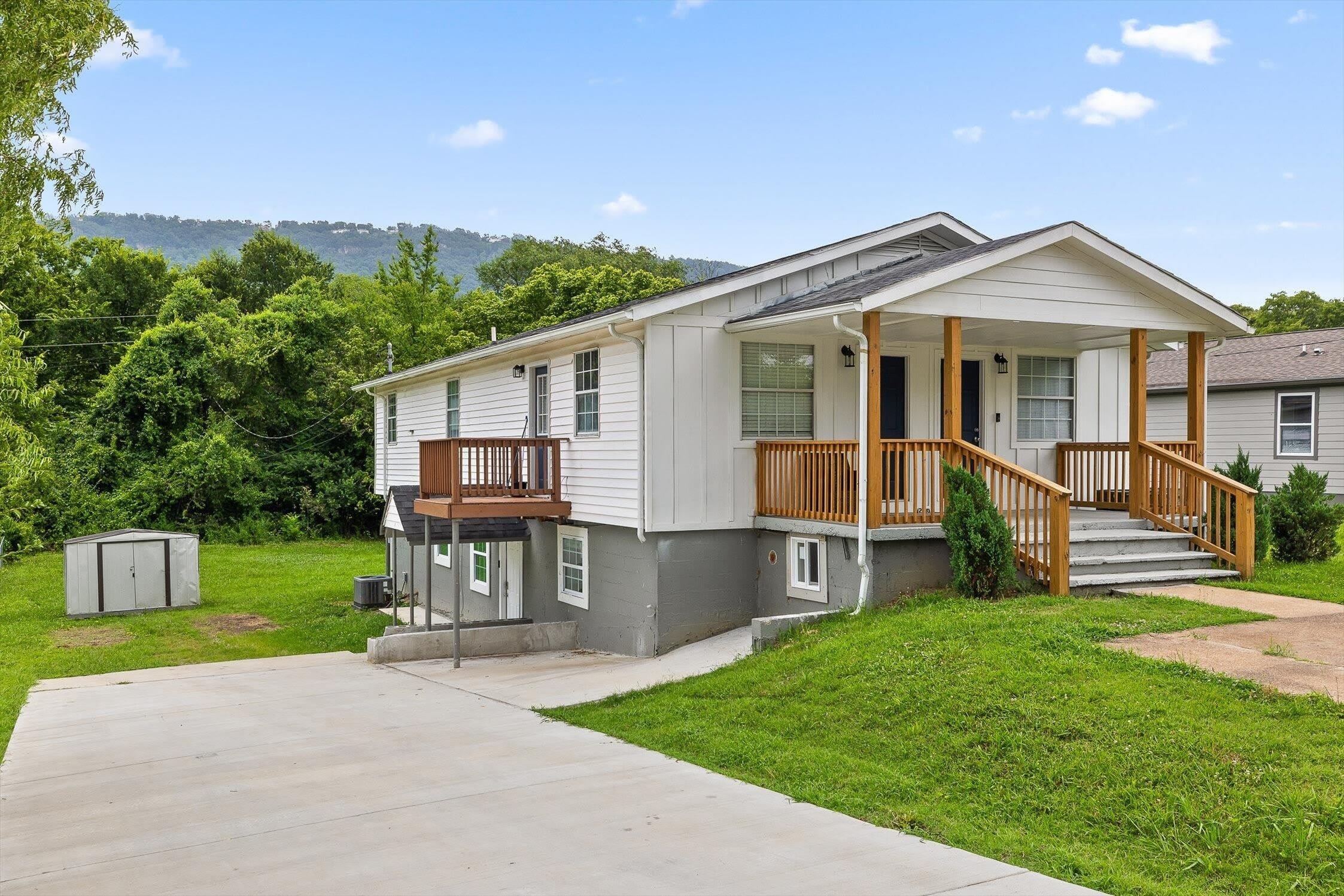 200 S Aster Avenue – photo 1
