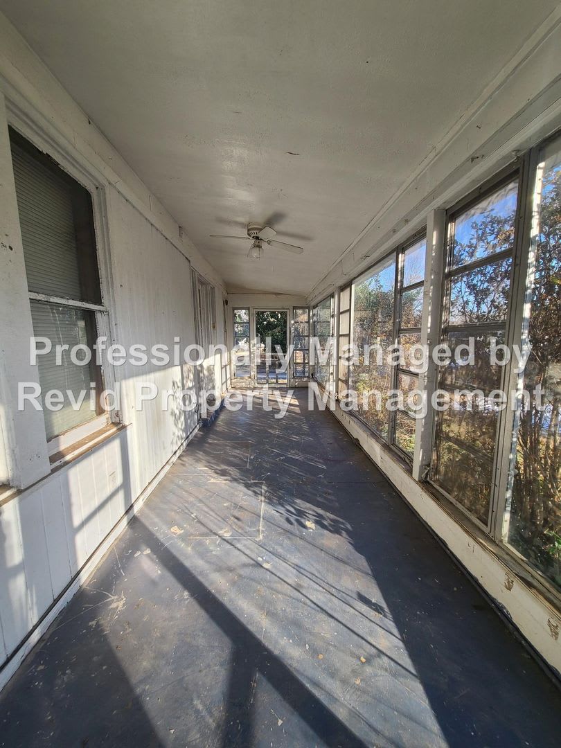 2 Bedroom Home Near U Of M – photo 4