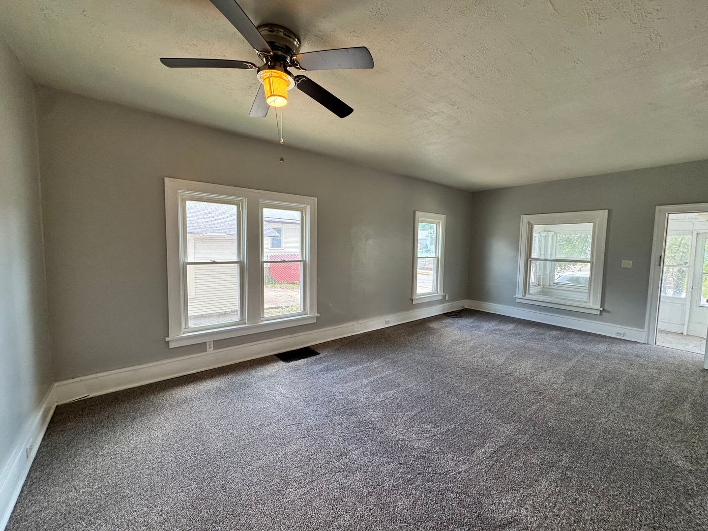 3 bed 1 bath Rock Island Home! – photo 5