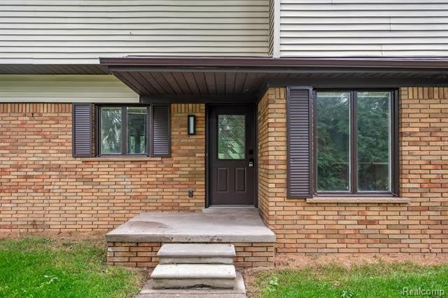 4866 Walnut Lake Road – photo 2