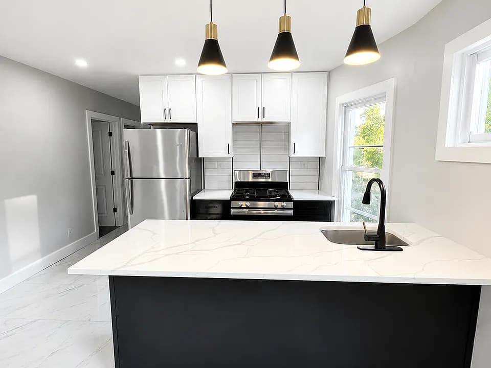 110 Milford Ave – photo 1