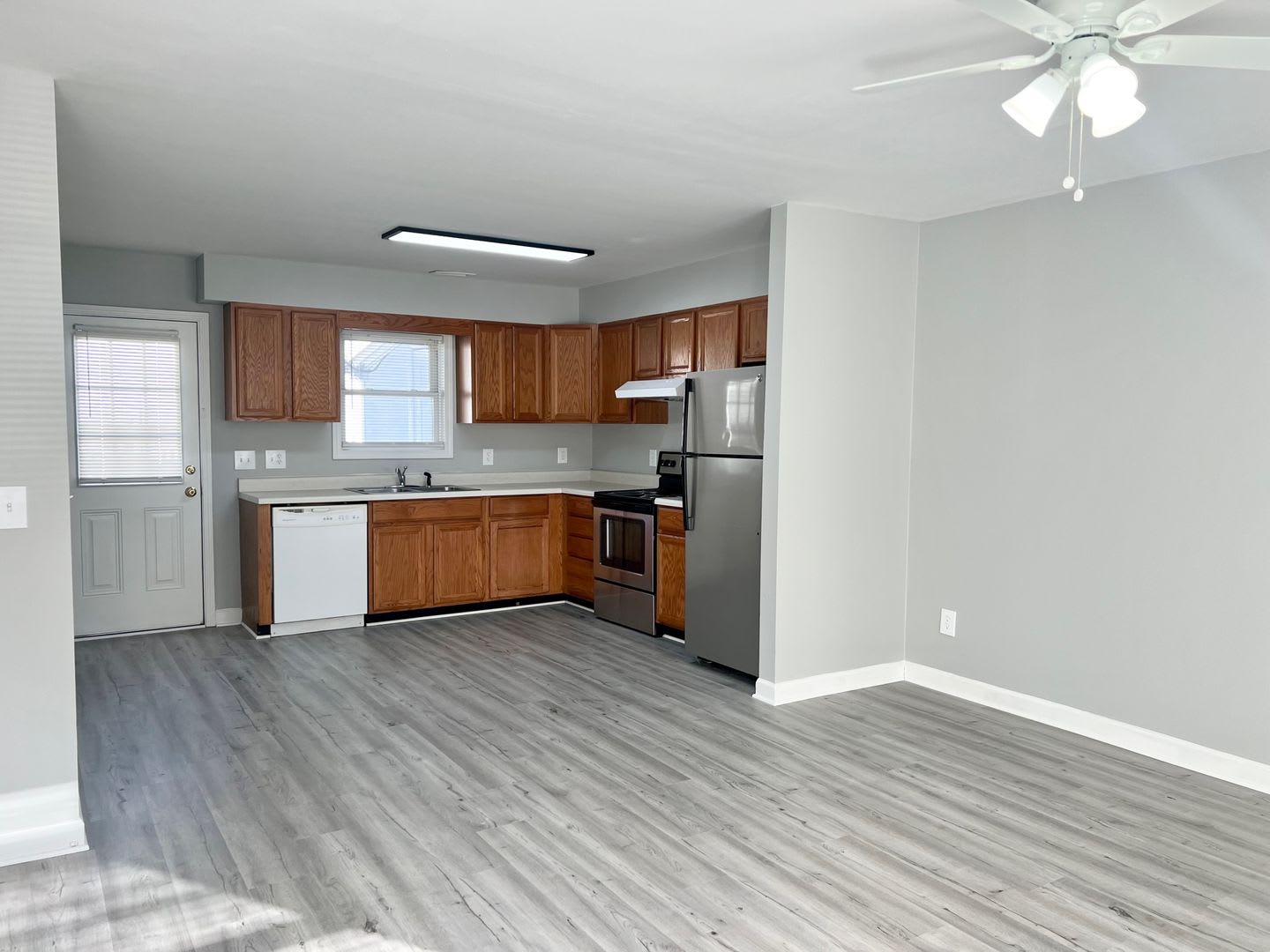 Two bedroom, one bath apartment in Burlington – photo 4