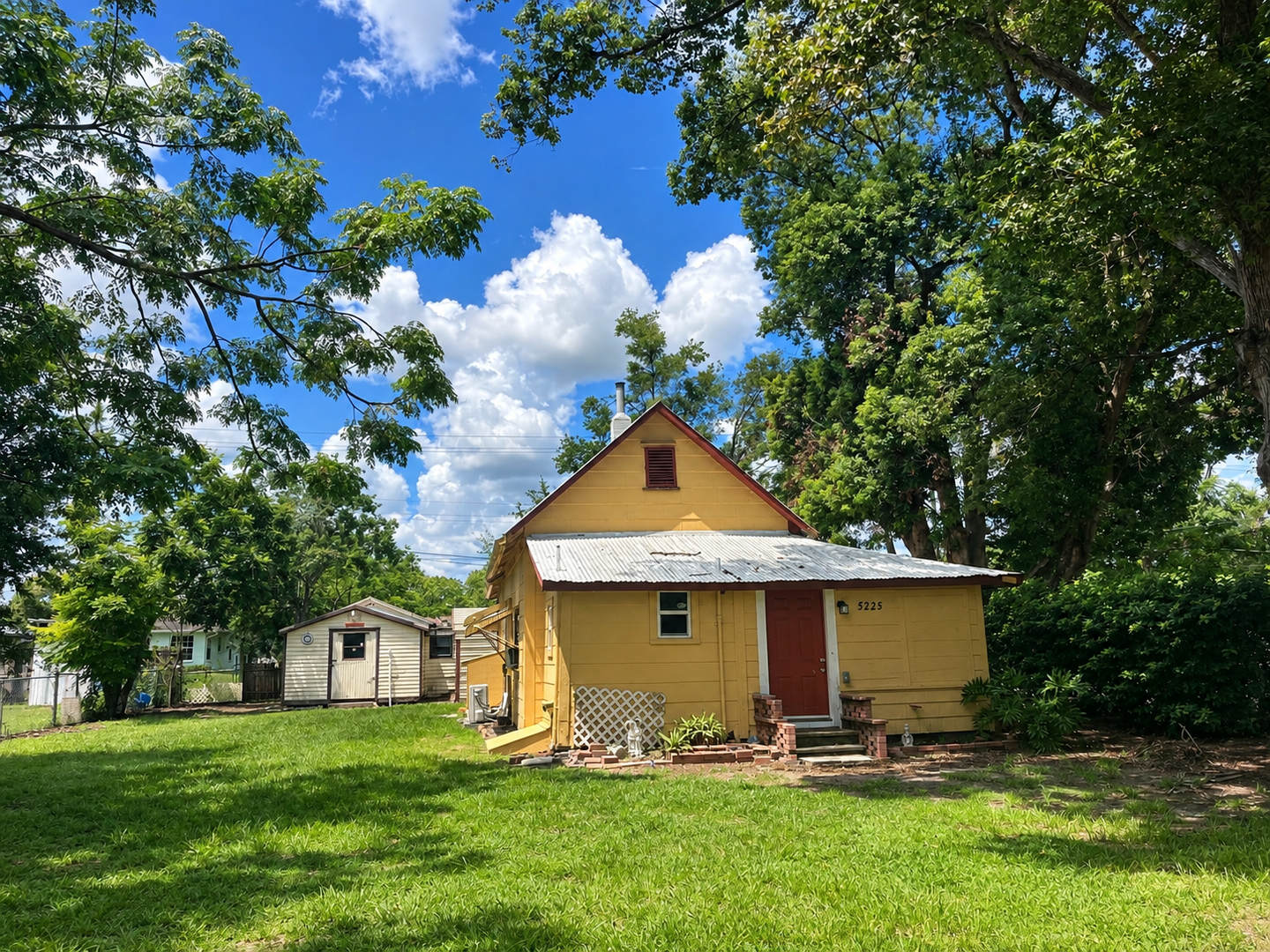 GORGEOUS 3BR/2BA Near Downtown w/ Garage & 3 Carports! – photo 1