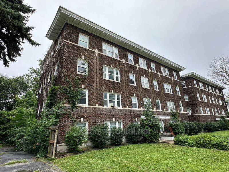 305-307 N Gladstone Blvd – photo 3